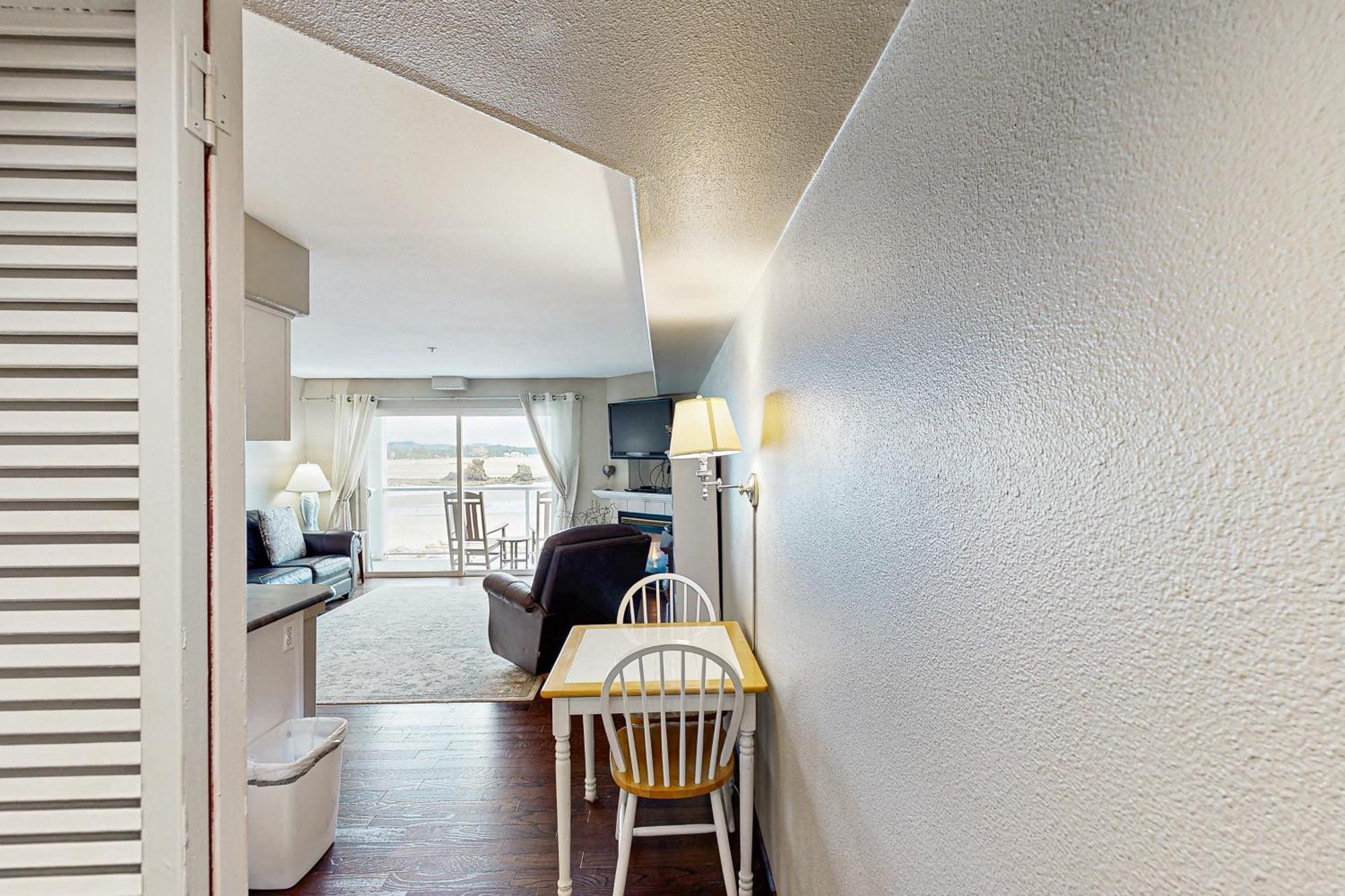 Waters Edge Apartment Salishan Beach Стая снимка